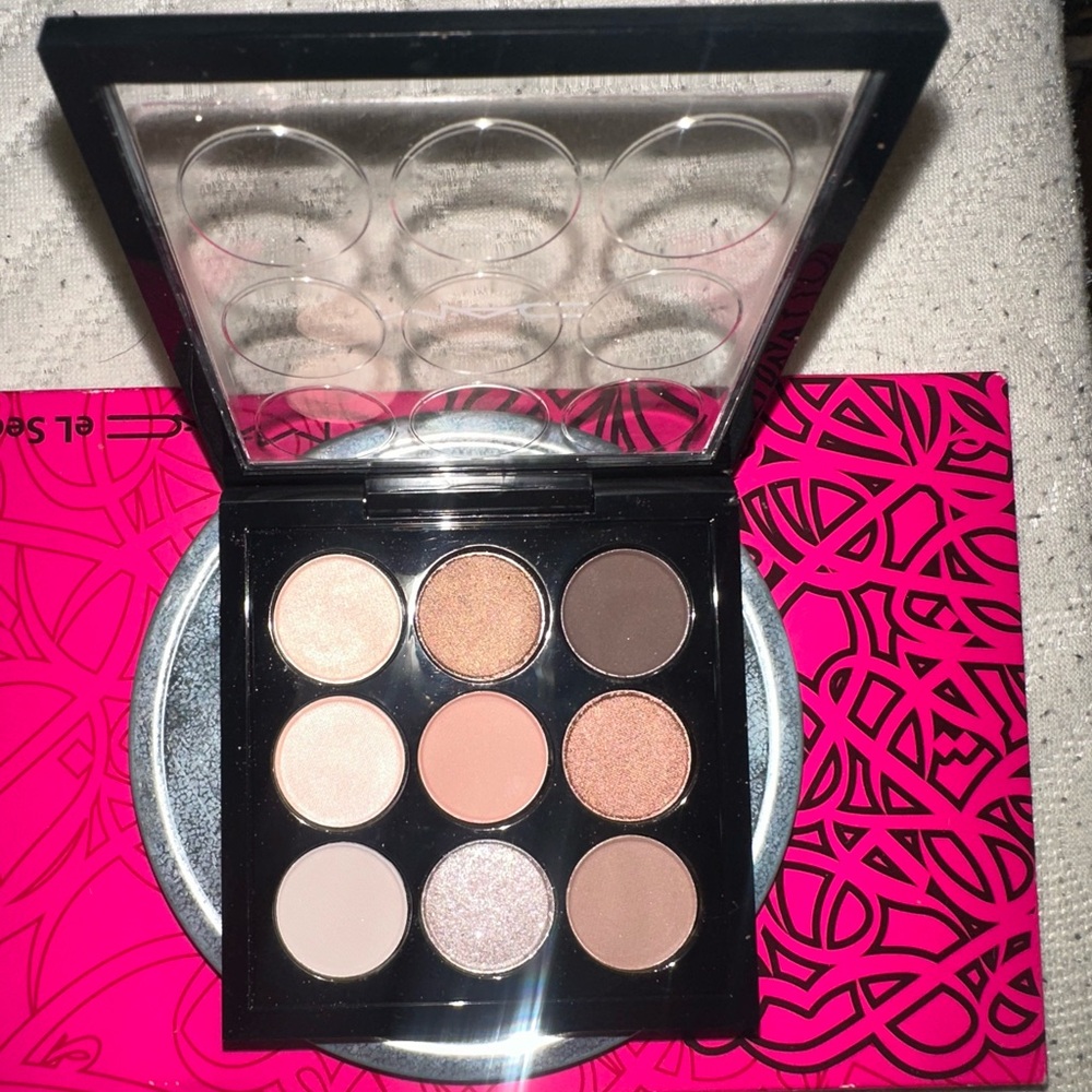 M•A•C Dusky Rose Times Nine Eyeshadow x 9